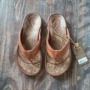 Olukai HIAPO mens flip flops size 8